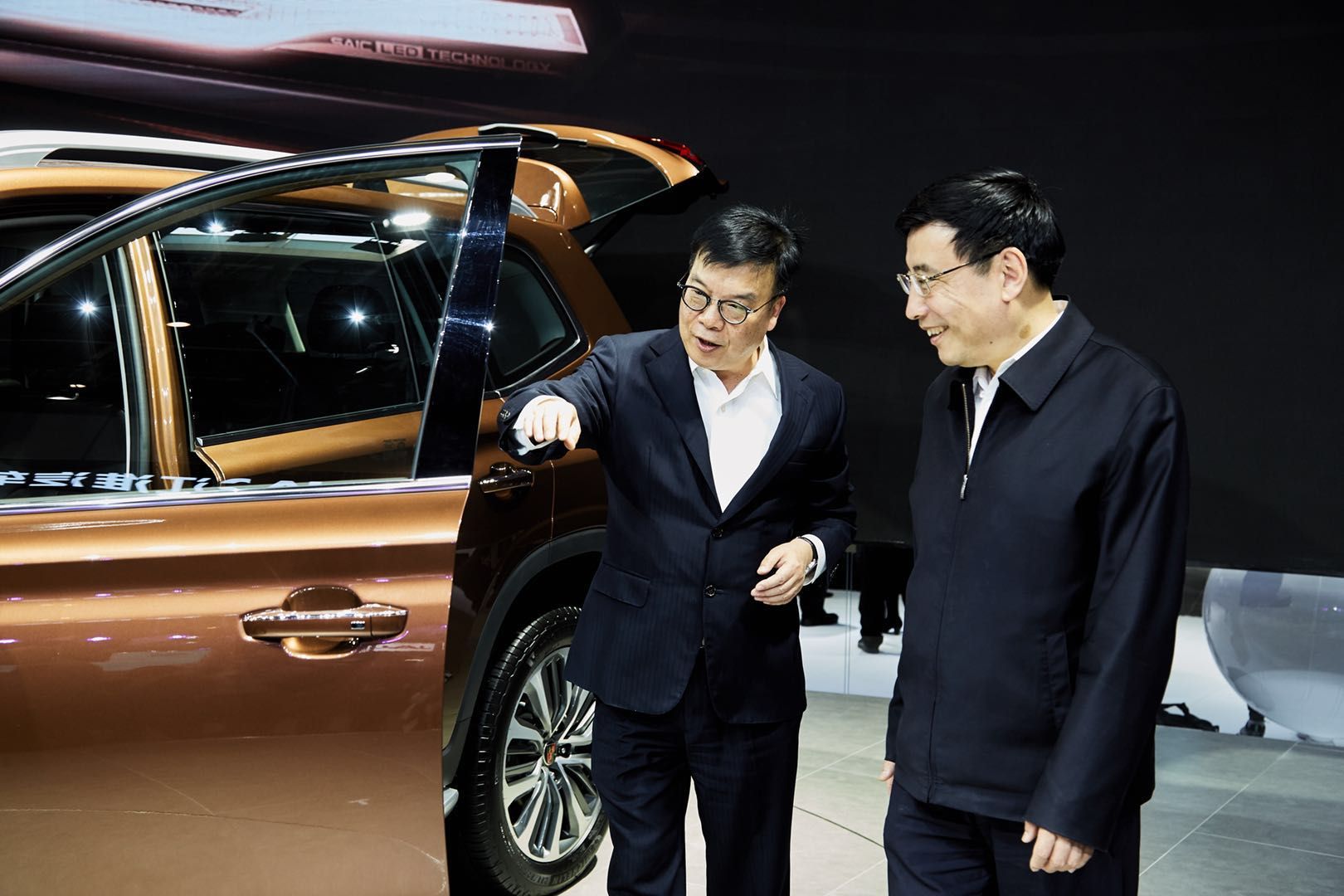 苗圩参观2018北京国际汽车展览会