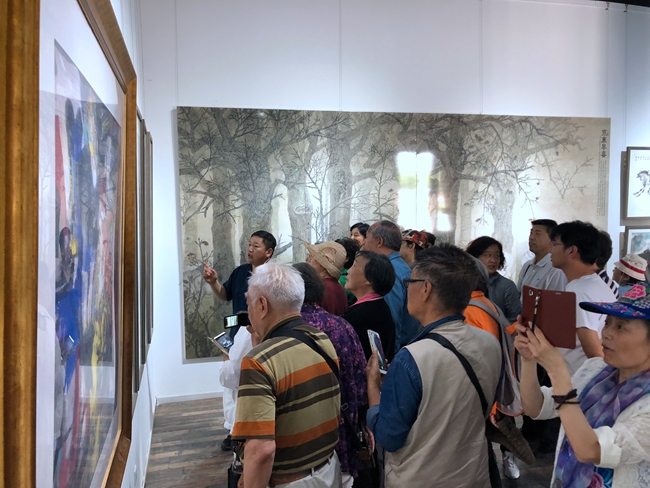 离退休干部局万寿路活动中心组织老年大学绘画