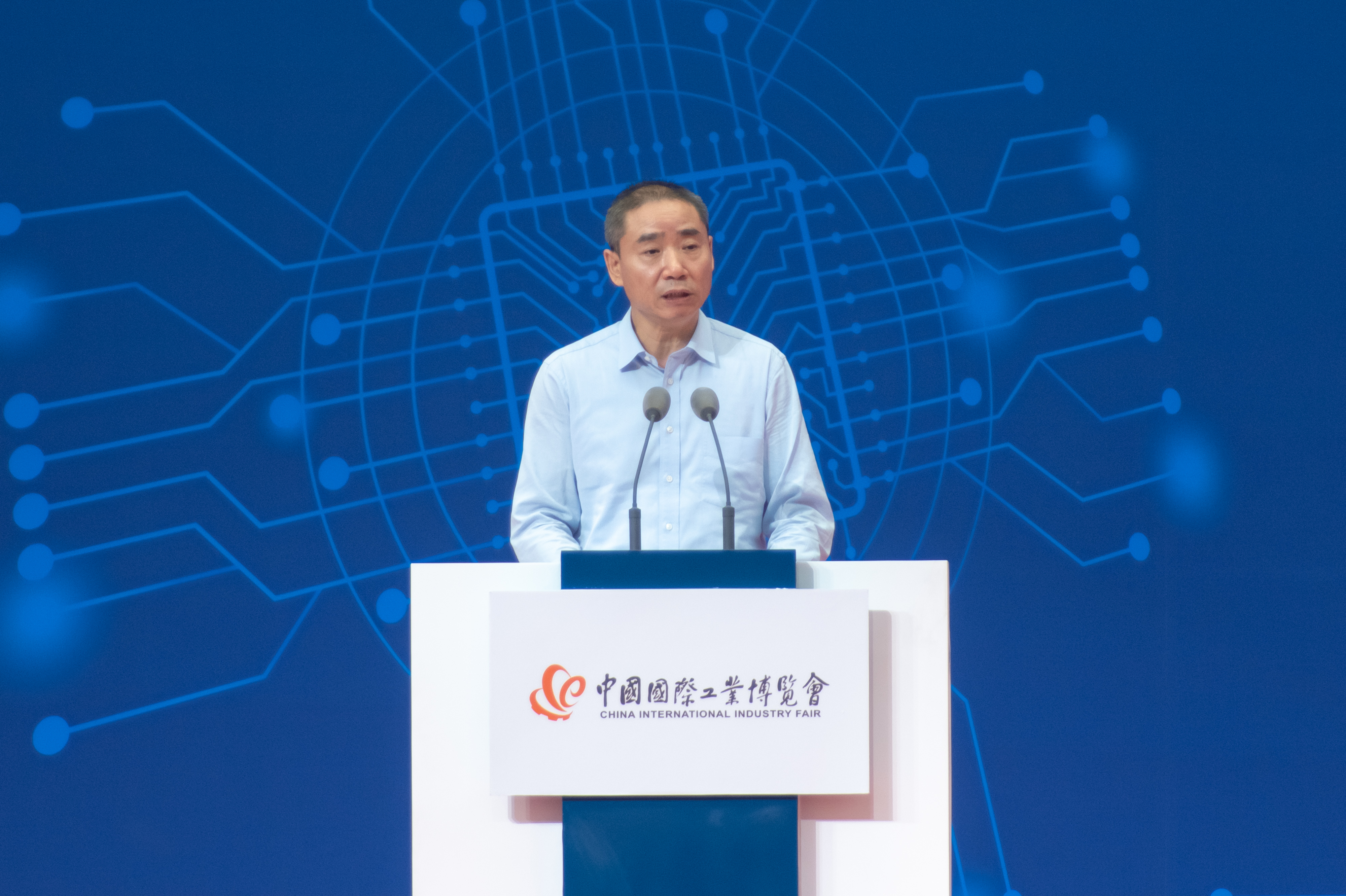 辛国斌出席第二十二届中国国际工业博览会开幕式并致辞