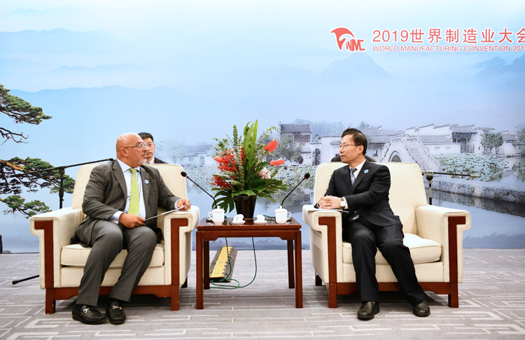 王志军会见英国商业、能源和产业战略部商业和工业部长纳齐姆·扎哈维