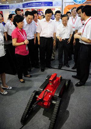 张德江:推动科技进步 提高事故防范应急救援能