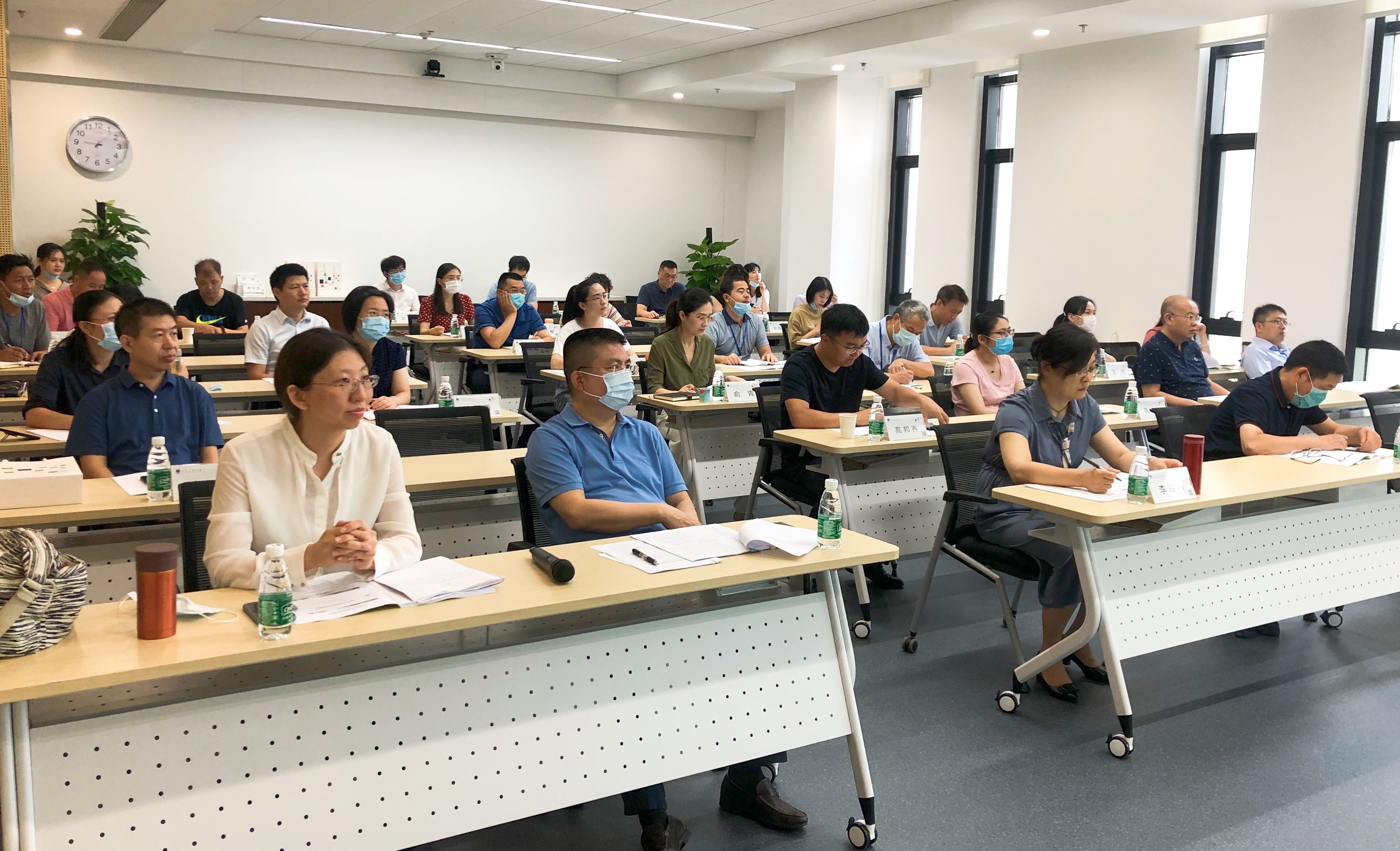 小微企业金融知识普及教育培训班在深圳举办