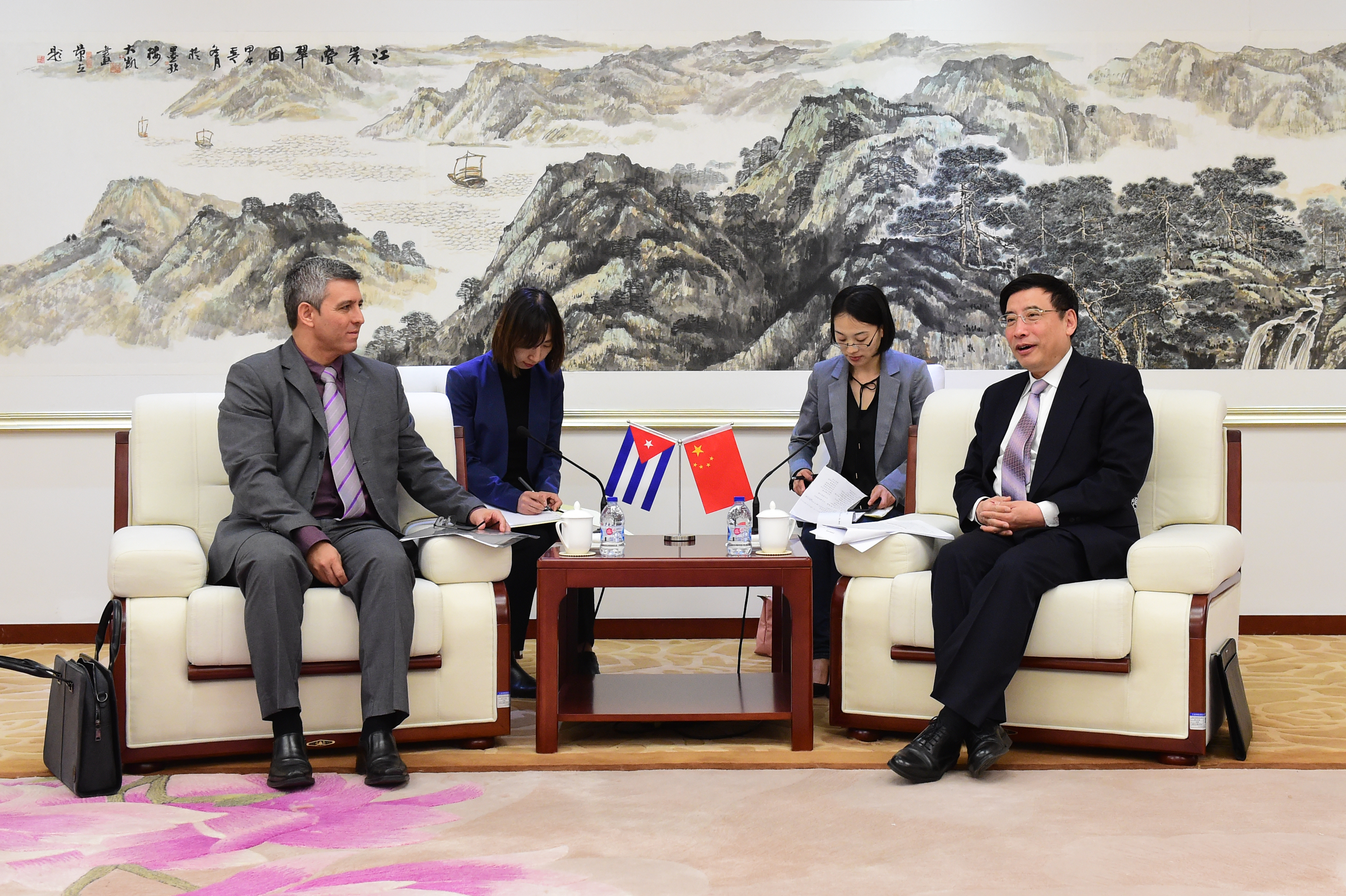 苗圩会见古巴通信部长皮尔多莫