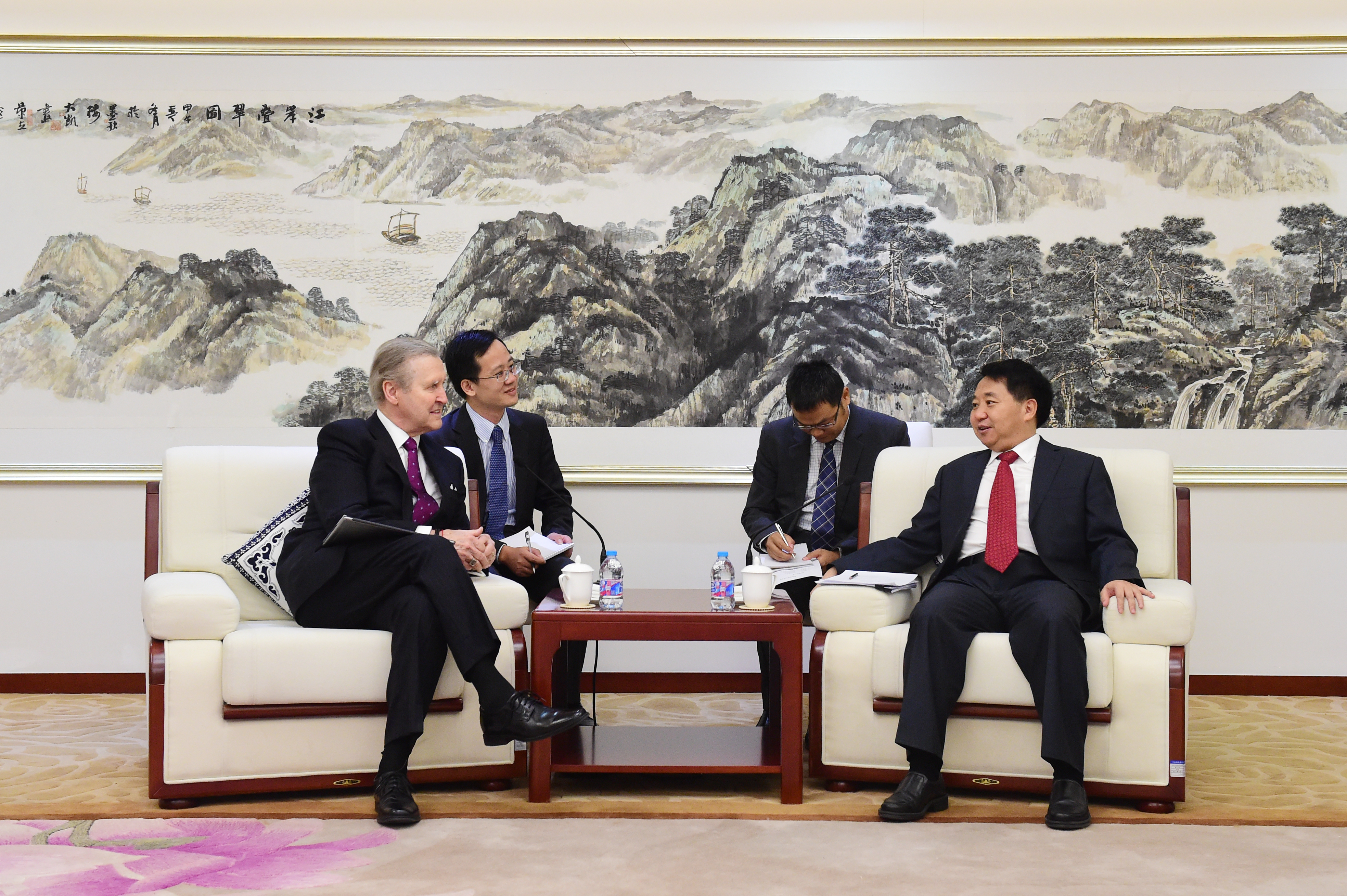 罗文会见美国科恩集团董事长兼首席执行官威廉科恩