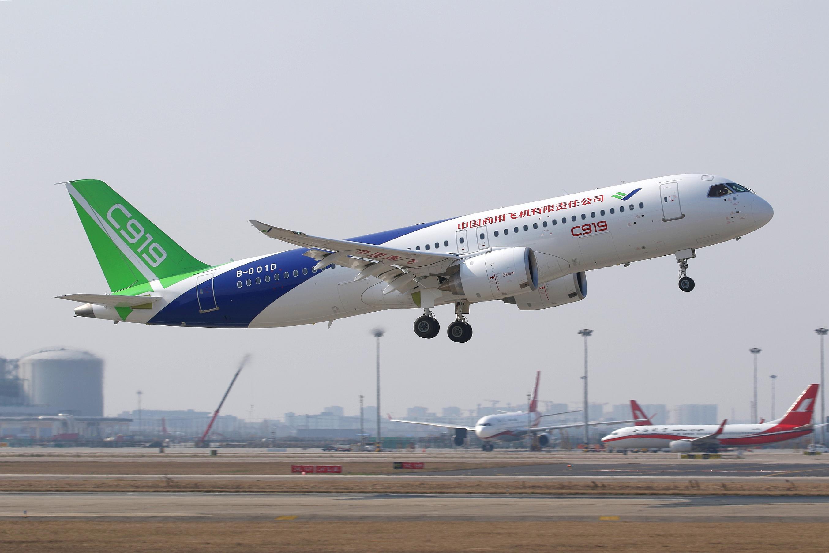 目前,c919飞机101,102架机在西安阎良,山东东营和江西南昌开展多地