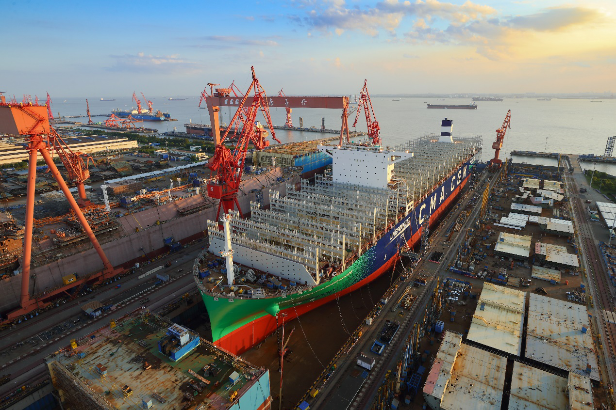全球首制lng动力大型集装箱船下水 19年第15期