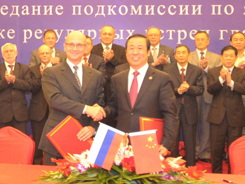 新闻动态 工信动态 领导活动  会前,许达哲与基里延科举行了小范围