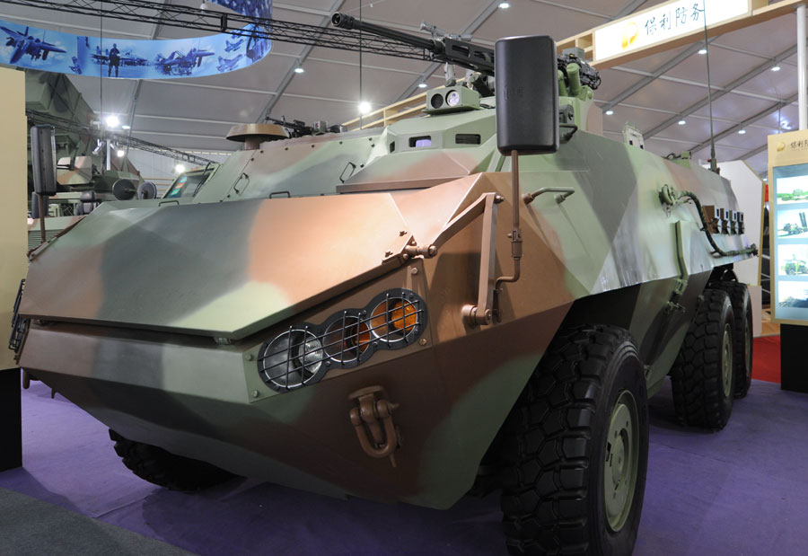 13P型新一代6*6自动挡轮式装甲车