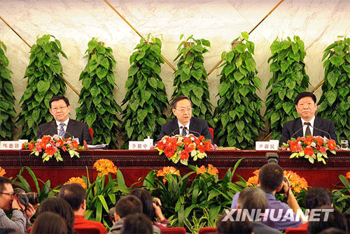 李毅中部长回答记者提问 