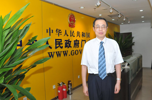 朱宏任参观中国政府网 
